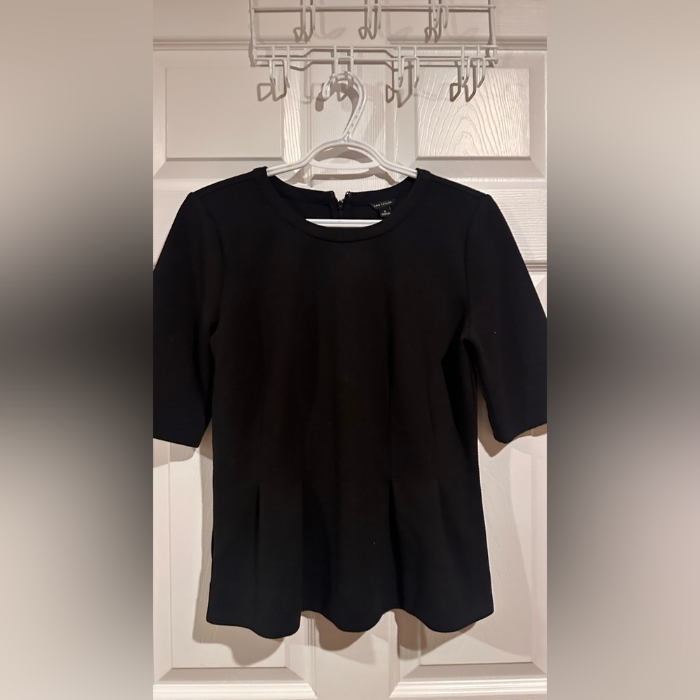 💙 Ann Taylor Classic Black Short Sleeve Top